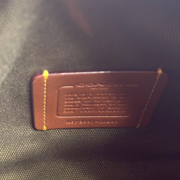 Coach Compass 25 in olive. Like new. Rare color.  No longer available. - Picture 9 of 16